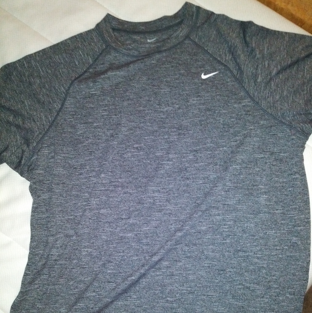 NWT Nike Dri-Fit Grey heather Tee-Shirt (Mens XL)